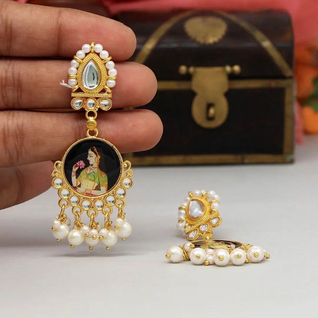 Pari Earrings