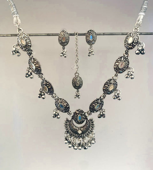 Gita Necklace Set